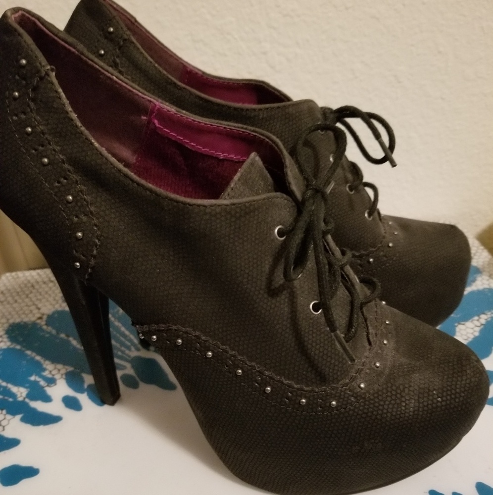 🦋3/$20🦋 Black vintage style heels